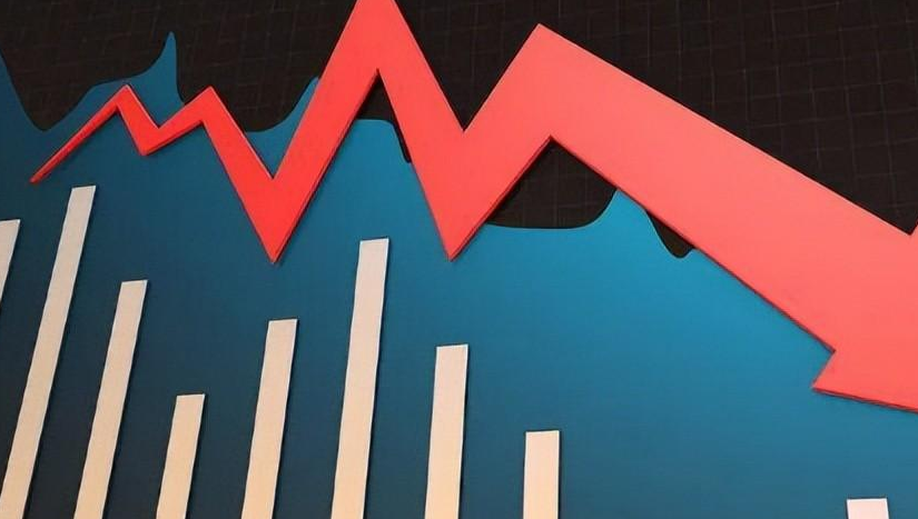 Divergence in US Stocks: Dow Surges Over 300 Points